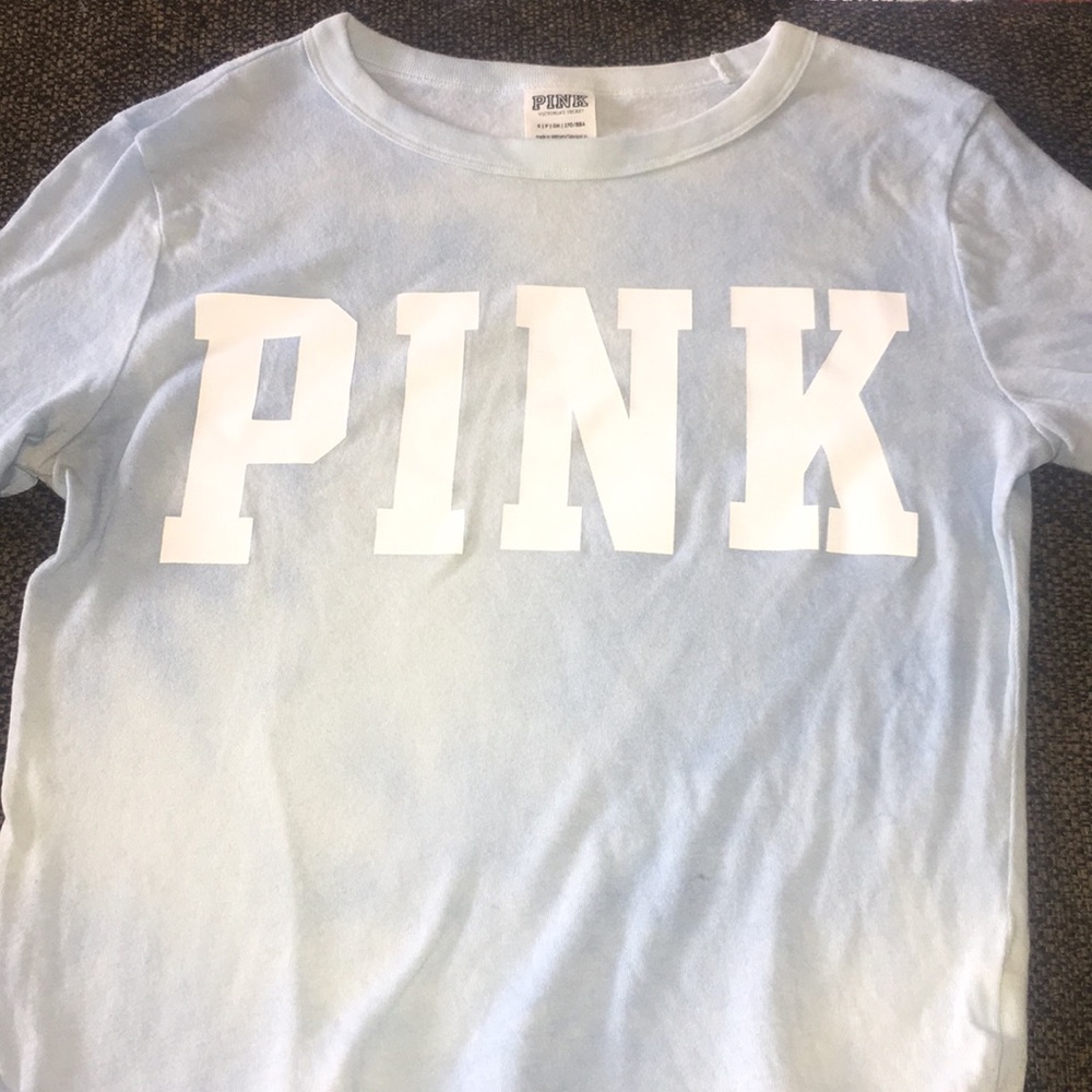 lightly blue and white tie die crop shirt
